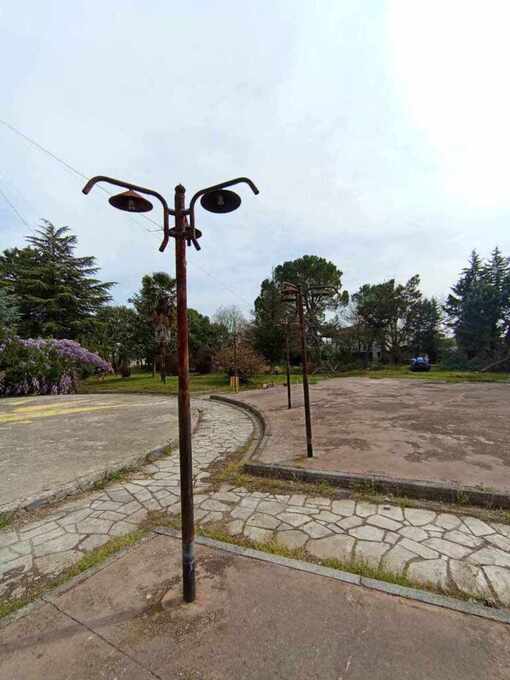 Καθαρισμός του πάρκου και της παιδικής χαράς της Χαρίεσσας από την Υπηρεσία Καθαριότητας του Δήμου Νάουσας